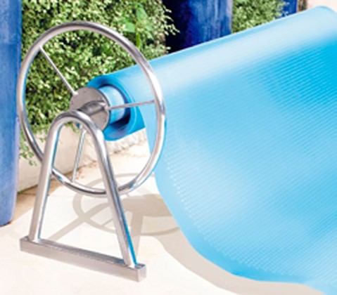 pool-blanket-and-roller